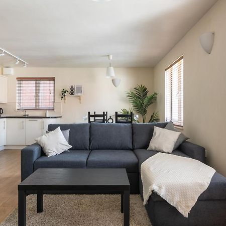 Spacious 2Br Flat - 2 Free Parking Spaces - Near Lgw Airport Crawley  Exteriér fotografie
