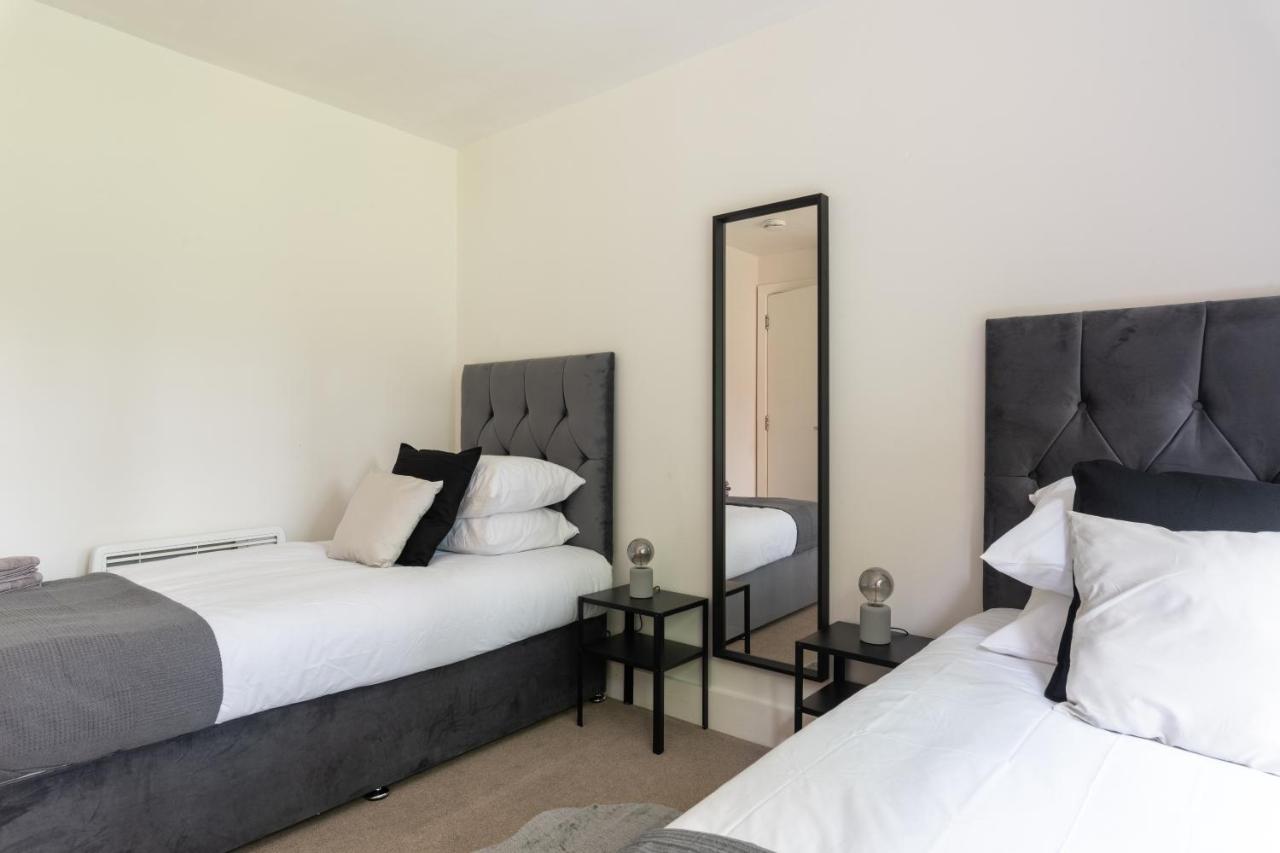 Spacious 2Br Flat - 2 Free Parking Spaces - Near Lgw Airport Crawley  Exteriér fotografie