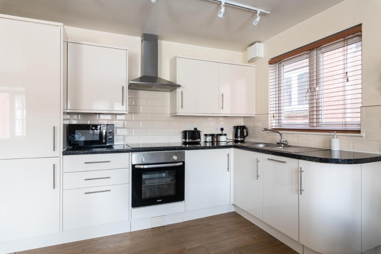 Spacious 2Br Flat - 2 Free Parking Spaces - Near Lgw Airport Crawley  Exteriér fotografie