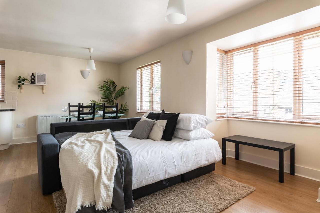 Spacious 2Br Flat - 2 Free Parking Spaces - Near Lgw Airport Crawley  Exteriér fotografie