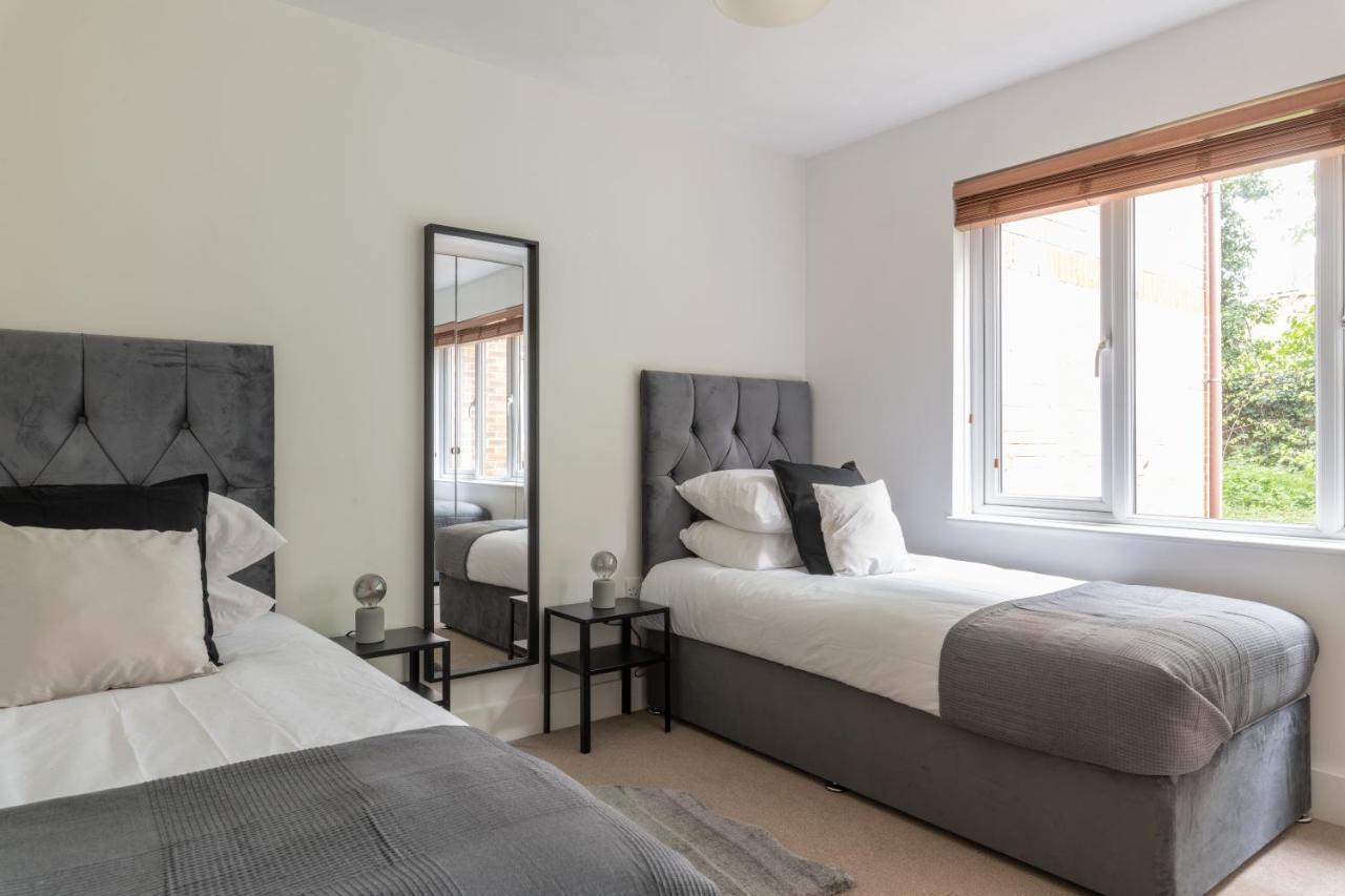 Spacious 2Br Flat - 2 Free Parking Spaces - Near Lgw Airport Crawley  Exteriér fotografie