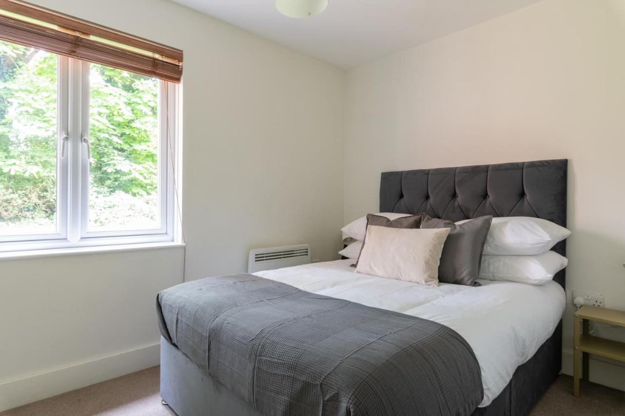 Spacious 2Br Flat - 2 Free Parking Spaces - Near Lgw Airport Crawley  Exteriér fotografie