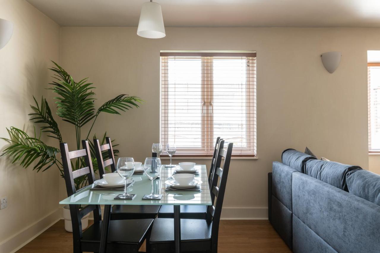 Spacious 2Br Flat - 2 Free Parking Spaces - Near Lgw Airport Crawley  Exteriér fotografie