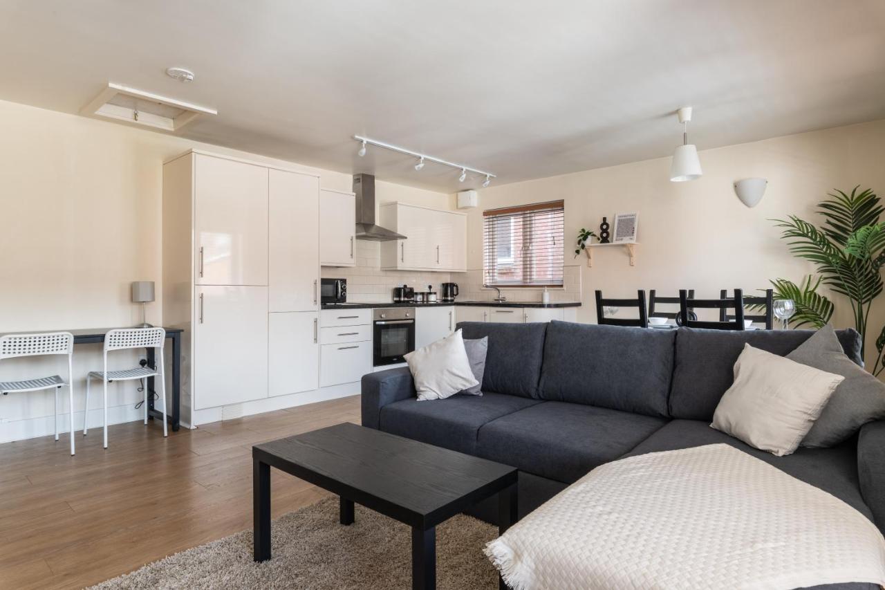 Spacious 2Br Flat - 2 Free Parking Spaces - Near Lgw Airport Crawley  Exteriér fotografie