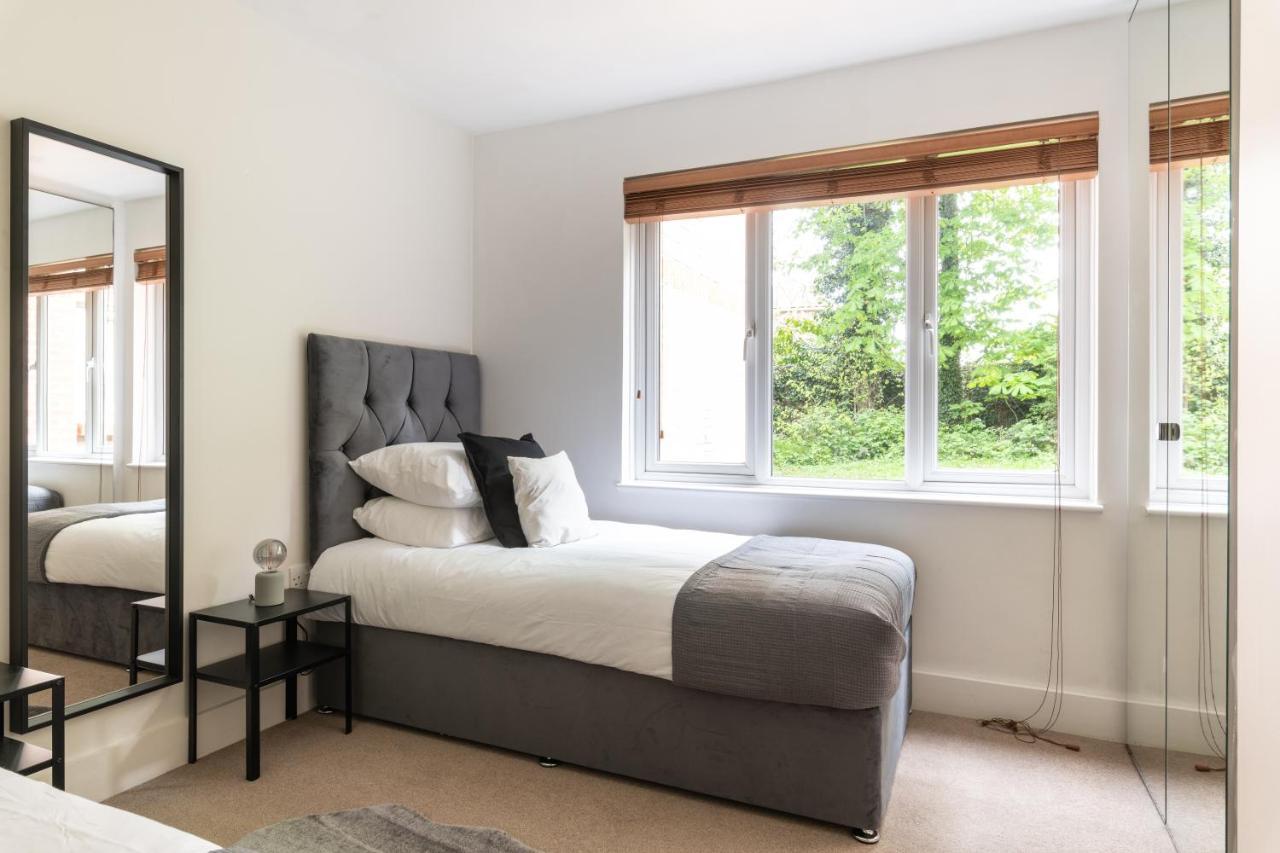 Spacious 2Br Flat - 2 Free Parking Spaces - Near Lgw Airport Crawley  Exteriér fotografie